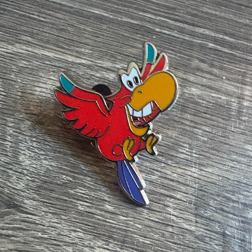 Disney Aladdin’s Iago - super rare! Enamel Pin with Yellow Beak and Blue Tail